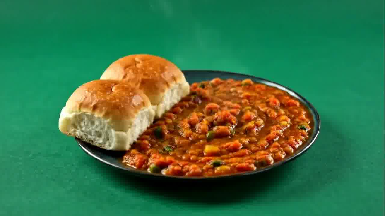 A colourful vegetarian street food plate